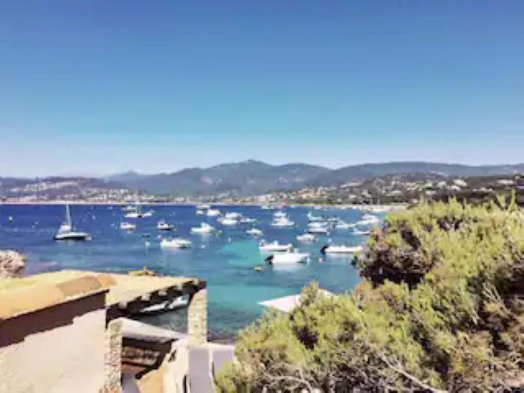 ISOLELLA , villa pieds dans l'eau Pietrosella Buitenkant foto